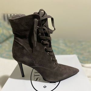 Brand new Steve Madden lace up booties